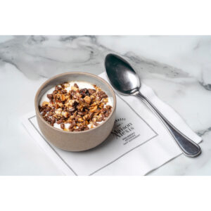 Yaourt grec, granola maison, sirop d´érable